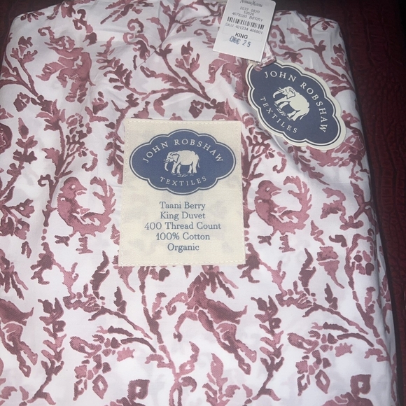 🔥BNWT🔥John Robshaw Textiles Berry and White Euro Sham 24" X 24" - Picture 2 of 6